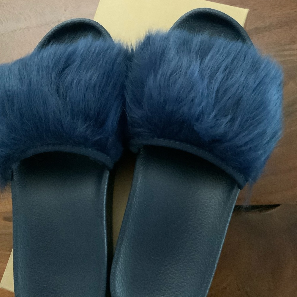 UGG Women’s Royale Tipped Blue Slide Size 5 M - Picture 4 of 5
